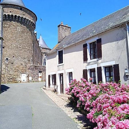 Charming Detached 2 Bedroom Ancient House In Medieval Quarter Of A Small Town In The Pays De La Loire, France Sillé-le-Guillaume エクステリア 写真