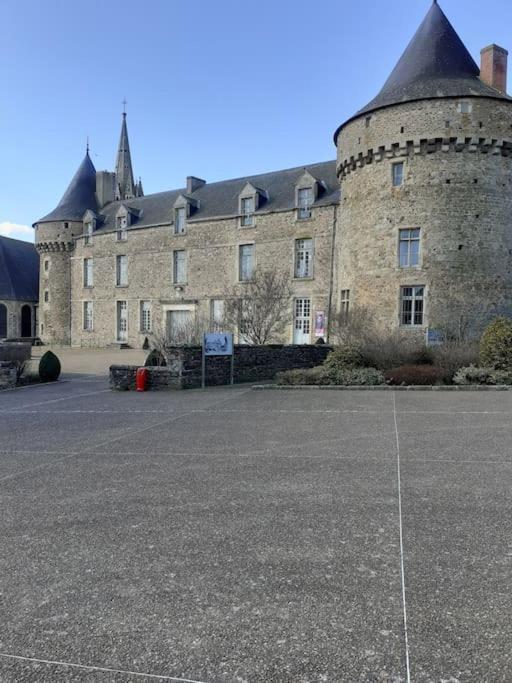 Charming Detached 2 Bedroom Ancient House In Medieval Quarter Of A Small Town In The Pays De La Loire, France Sillé-le-Guillaume エクステリア 写真