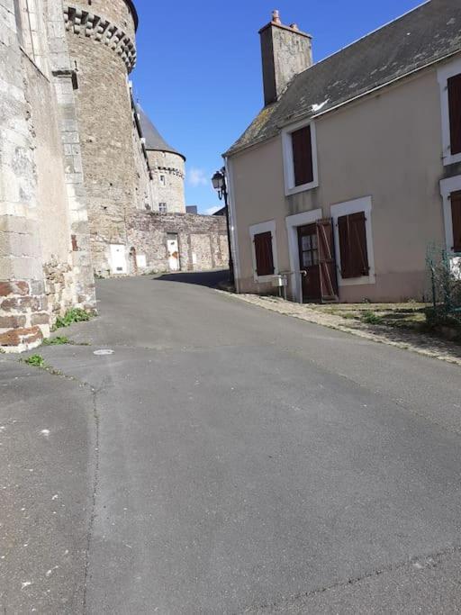 Charming Detached 2 Bedroom Ancient House In Medieval Quarter Of A Small Town In The Pays De La Loire, France Sillé-le-Guillaume エクステリア 写真