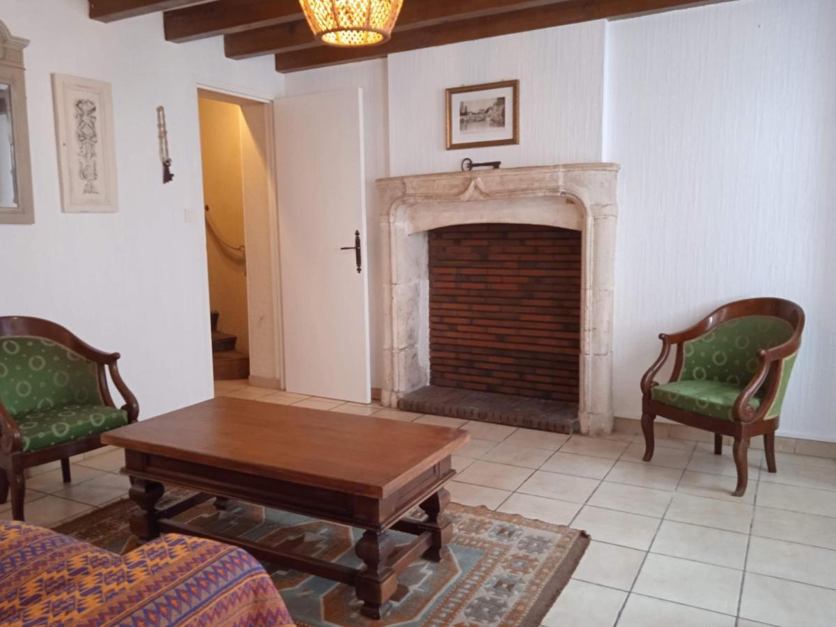 Charming Detached 2 Bedroom Ancient House In Medieval Quarter Of A Small Town In The Pays De La Loire, France Sillé-le-Guillaume エクステリア 写真