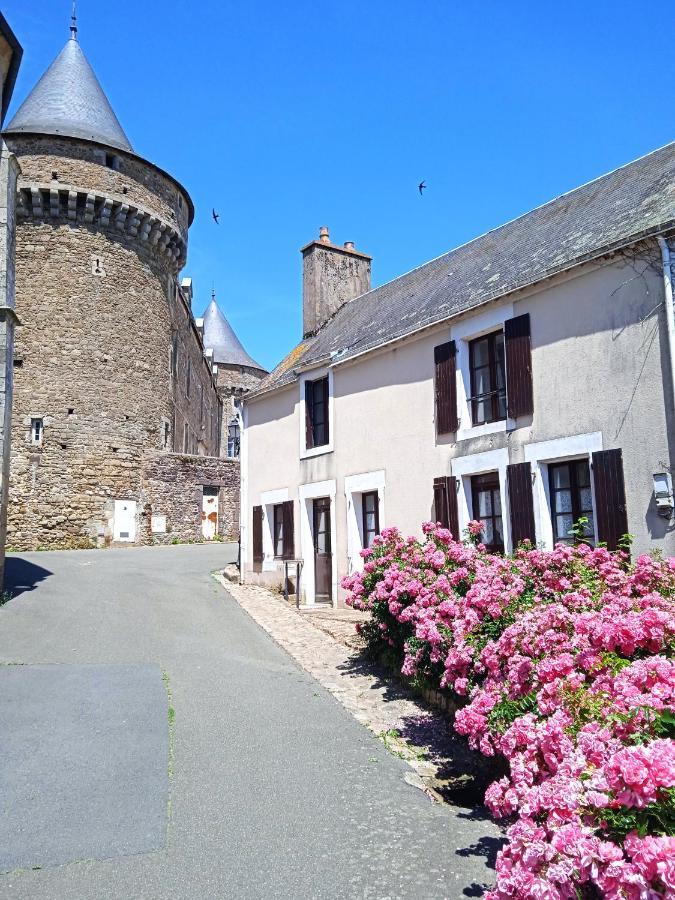 Charming Detached 2 Bedroom Ancient House In Medieval Quarter Of A Small Town In The Pays De La Loire, France Sillé-le-Guillaume エクステリア 写真
