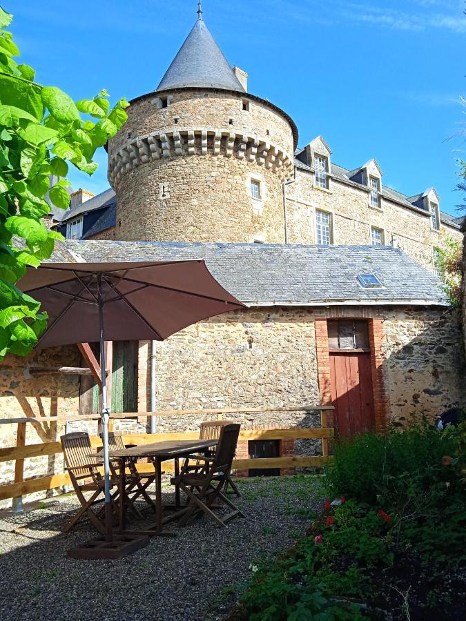 Charming Detached 2 Bedroom Ancient House In Medieval Quarter Of A Small Town In The Pays De La Loire, France Sillé-le-Guillaume エクステリア 写真